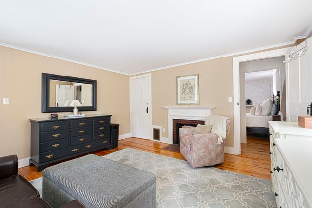 99 W Main St, Westborough, MA 01581