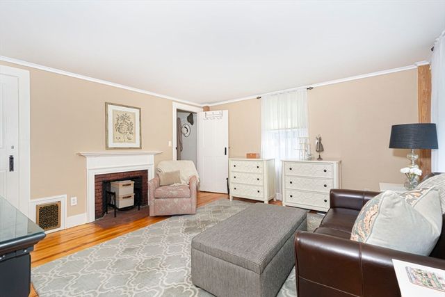 99 W Main St, Westborough, MA 01581
