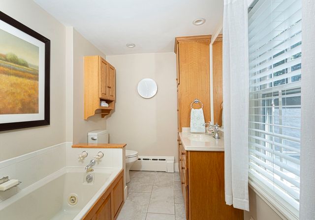 99 W Main St, Westborough, MA 01581