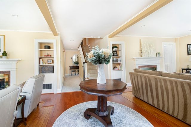 99 W Main St, Westborough, MA 01581