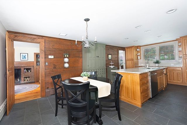 99 W Main St, Westborough, MA 01581