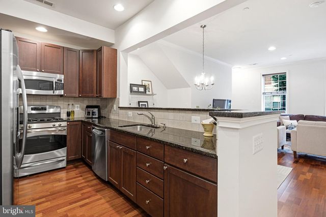 606 ADMIRALS WAY, Philadelphia, PA 19146