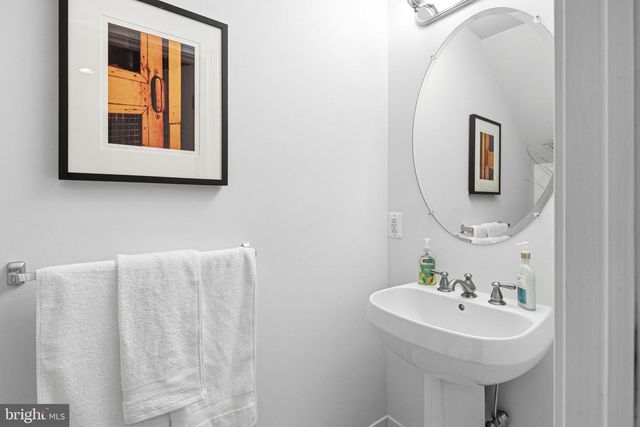 606 ADMIRALS WAY, Philadelphia, PA 19146