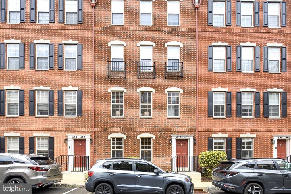 606 ADMIRALS WAY, Philadelphia, PA 19146