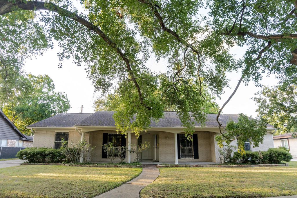 8526 Dashwood Drive, Houston, TX 77036