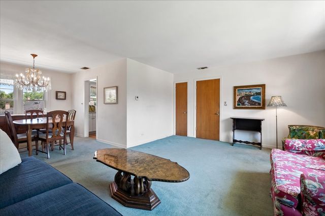 12 N Home Avenue 2W, Park Ridge, IL 60068