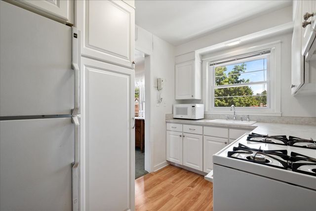 12 N Home Avenue 2W, Park Ridge, IL 60068