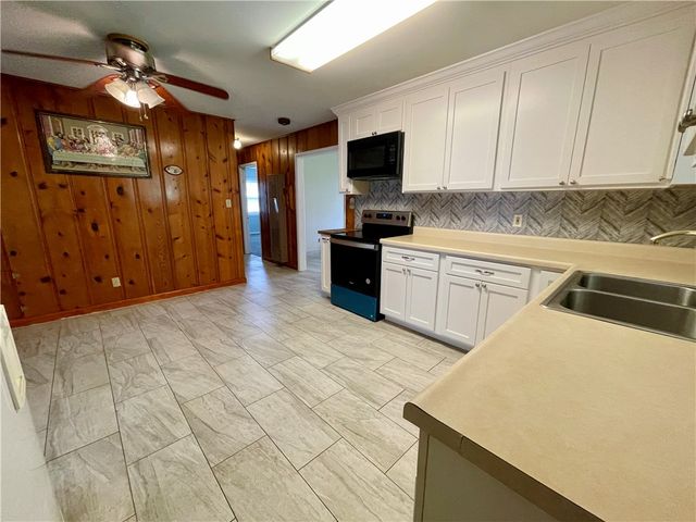 1904 S Knoxville Avenue, Russellville, AR 72802