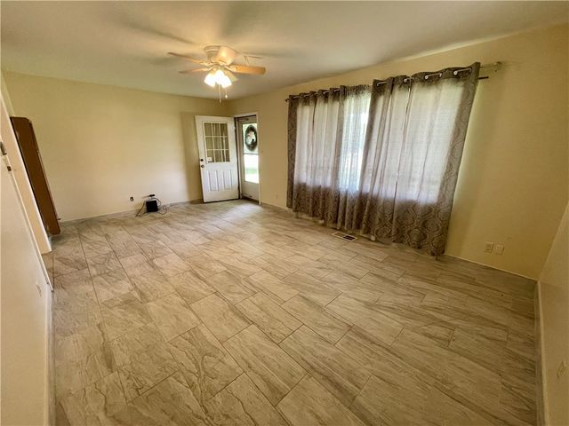 1904 S Knoxville Avenue, Russellville, AR 72802