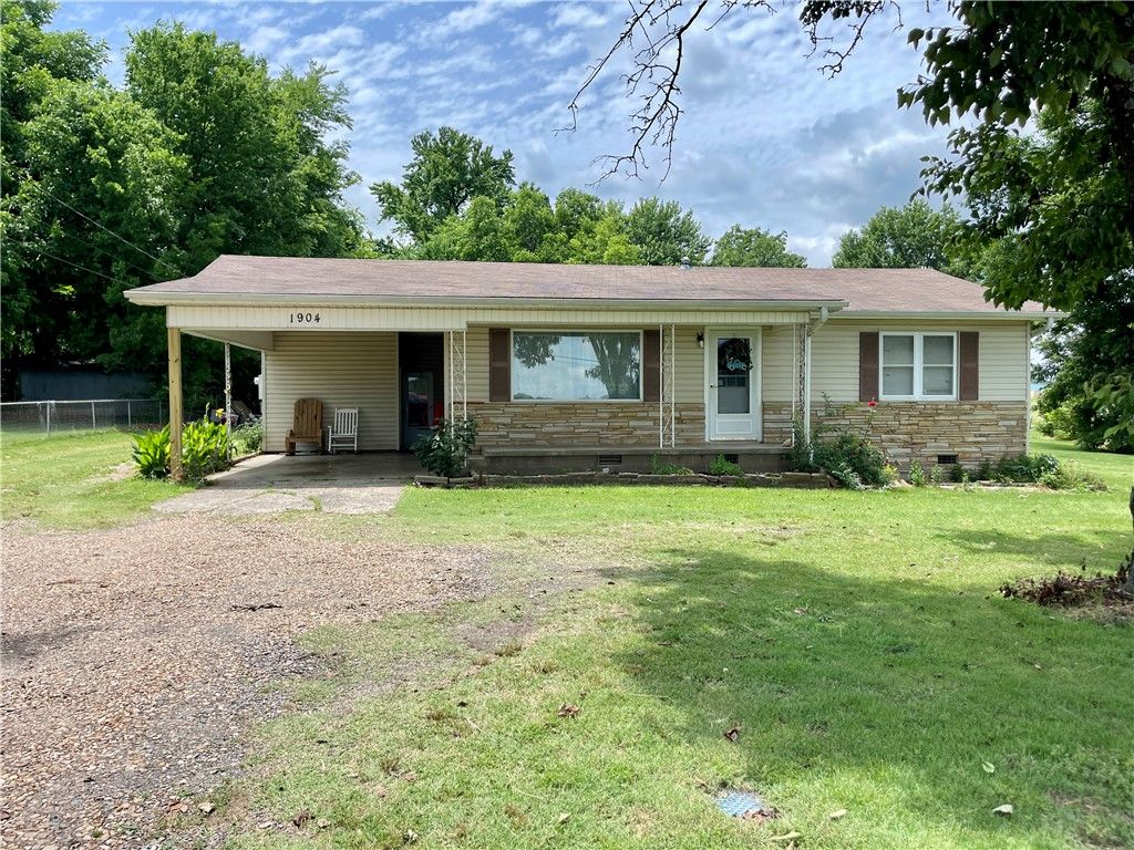 1904 S Knoxville Avenue, Russellville, AR 72802