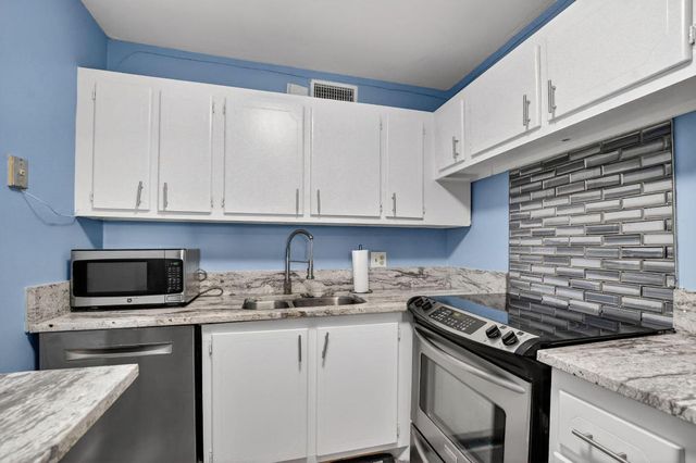 262 Ventnor R, Deerfield Beach, FL 33442