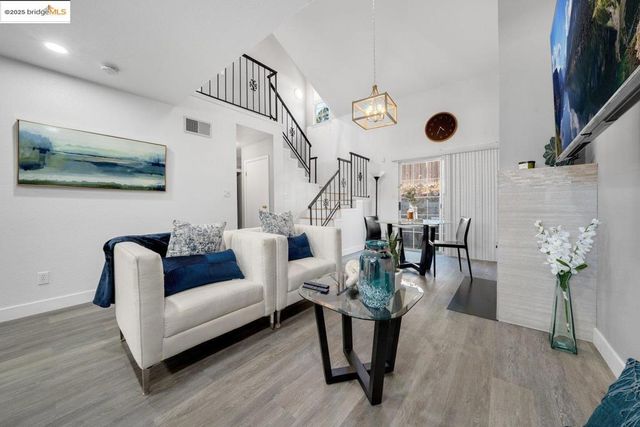 7572 Mountain Blvd. 2, Oakland, CA 94605