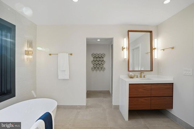 1853 MASSACHUSETTS AVE, Mclean, VA 22101