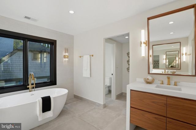 1853 MASSACHUSETTS AVE, Mclean, VA 22101