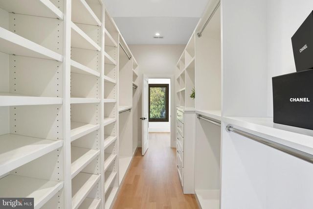 1853 MASSACHUSETTS AVE, Mclean, VA 22101