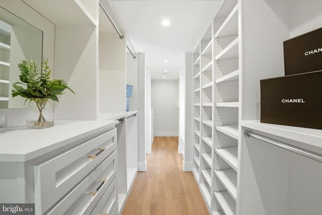 1853 MASSACHUSETTS AVE, Mclean, VA 22101