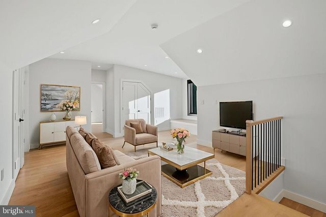 1853 MASSACHUSETTS AVE, Mclean, VA 22101