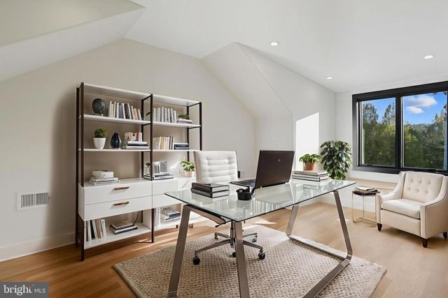 1853 MASSACHUSETTS AVE, Mclean, VA 22101