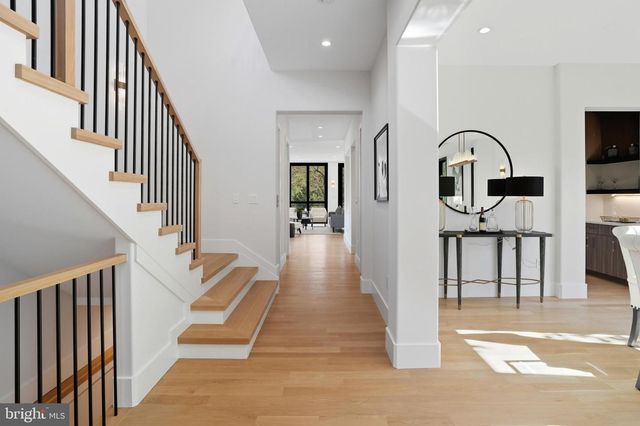 1853 MASSACHUSETTS AVE, Mclean, VA 22101