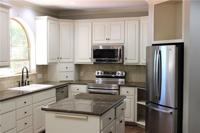 207 Westlane Circle, Woodway, TX 76712