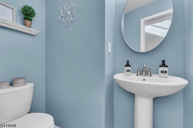 137 Sunnyvale Ct, Franklin Twp., NJ 08873