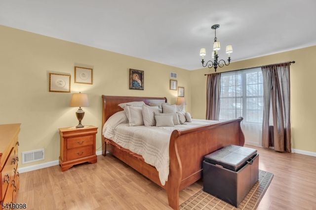 137 Sunnyvale Ct, Franklin Twp., NJ 08873