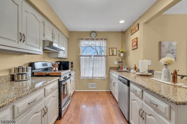 137 Sunnyvale Ct, Franklin Twp., NJ 08873