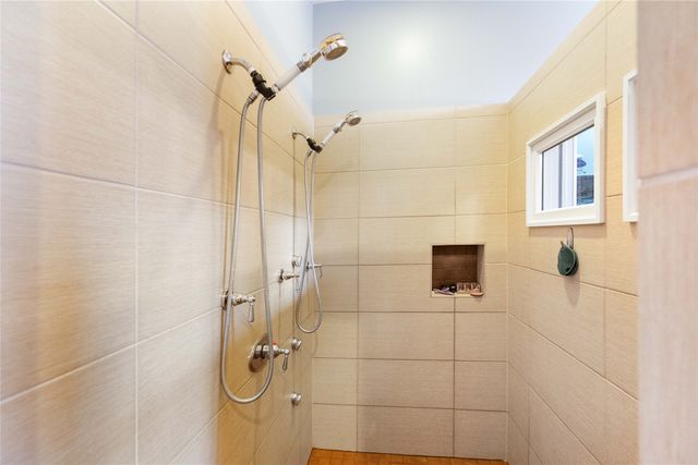 9136 Wooded Point Drive, Johnston, IA 50131