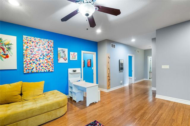 9136 Wooded Point Drive, Johnston, IA 50131