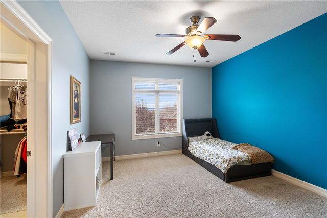 9136 Wooded Point Drive, Johnston, IA 50131