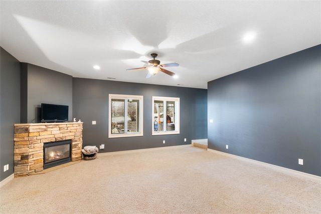 9136 Wooded Point Drive, Johnston, IA 50131