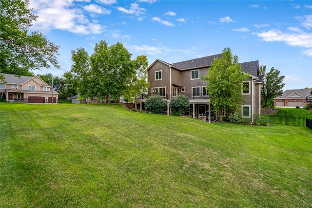 9136 Wooded Point Drive, Johnston, IA 50131