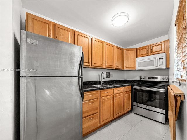 520 NE 38th St 9, Miami, FL 33137