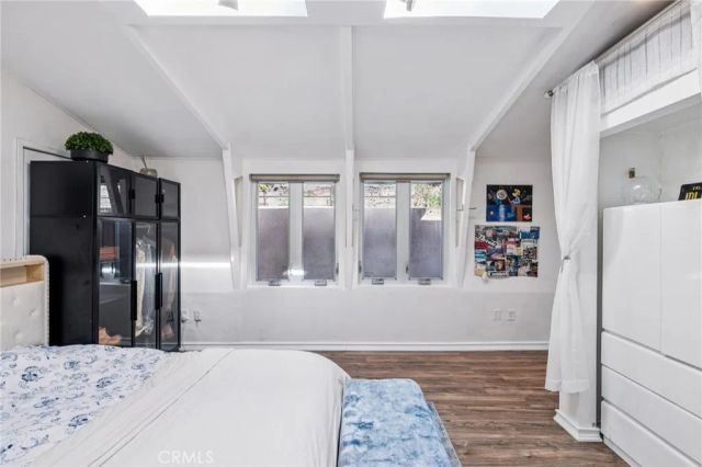 2041 N Beverly Glen Boulevard, Los Angeles, CA 90077