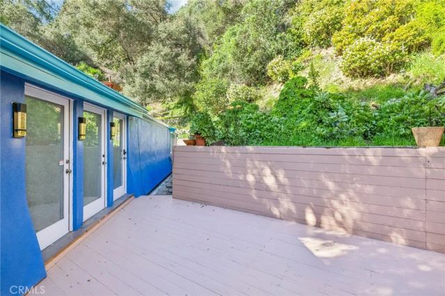 2041 N Beverly Glen Boulevard, Los Angeles, CA 90077