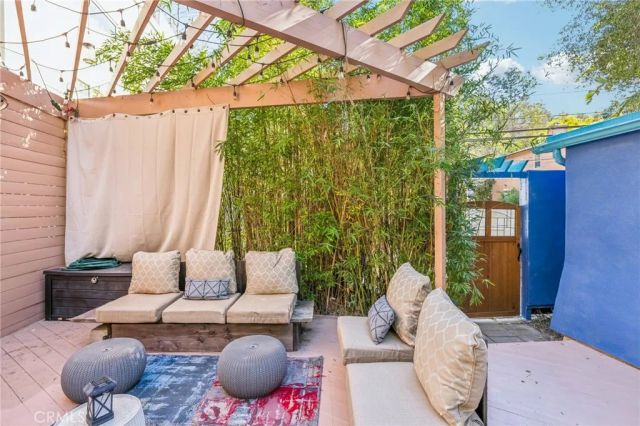 2041 N Beverly Glen Boulevard, Los Angeles, CA 90077