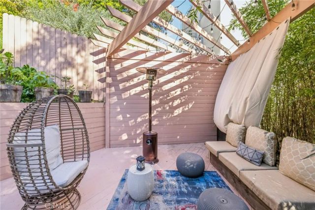 2041 N Beverly Glen Boulevard, Los Angeles, CA 90077
