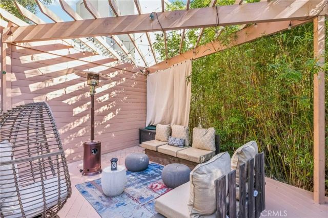 2041 N Beverly Glen Boulevard, Los Angeles, CA 90077