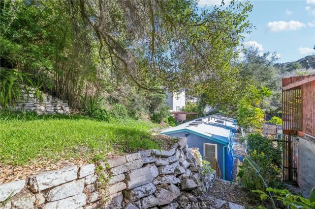 2041 N Beverly Glen Boulevard, Los Angeles, CA 90077