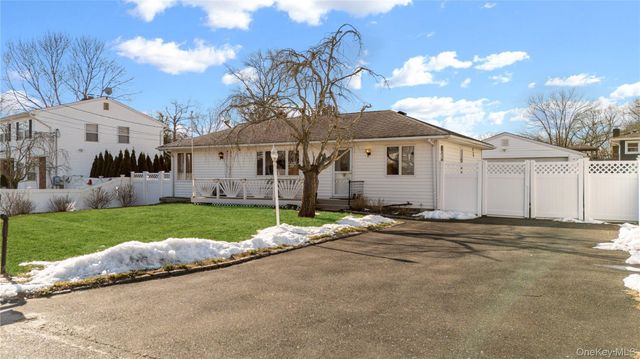 46 Creighton Avenue, Lake Ronkonkoma, NY 11779