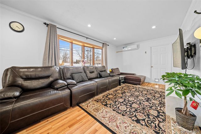 46 Creighton Avenue, Lake Ronkonkoma, NY 11779