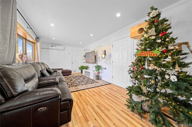 46 Creighton Avenue, Lake Ronkonkoma, NY 11779