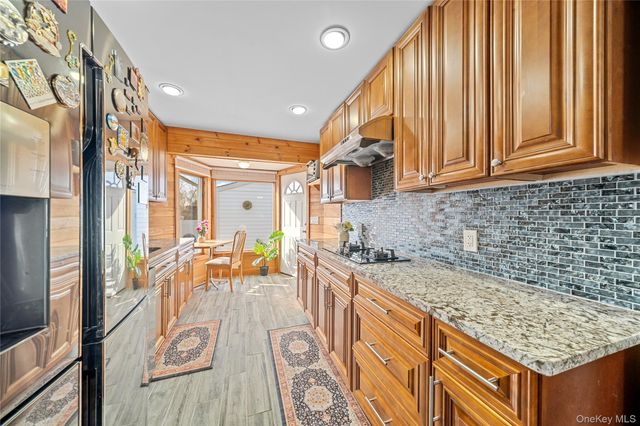 46 Creighton Avenue, Lake Ronkonkoma, NY 11779