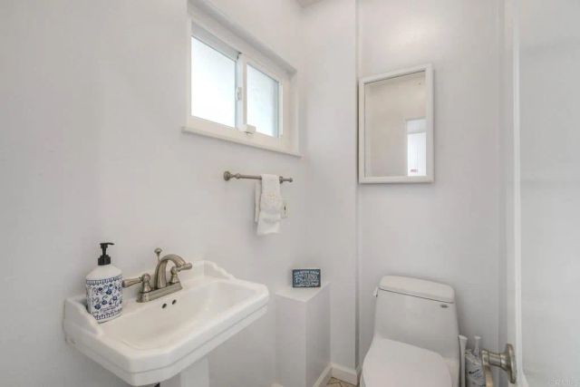 1409 S Pacific Street, Oceanside, CA 92054