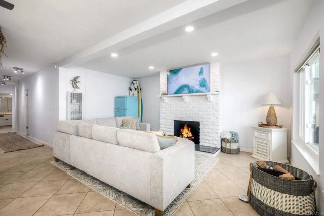 1409 S Pacific Street, Oceanside, CA 92054