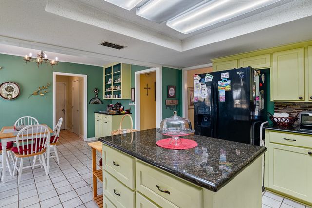 7327 S Lakeshore Drive, Shreveport, LA 71119