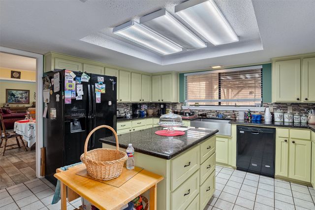 7327 S Lakeshore Drive, Shreveport, LA 71119