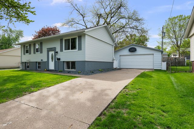 3409 W Garfield Street, Davenport, IA 52804