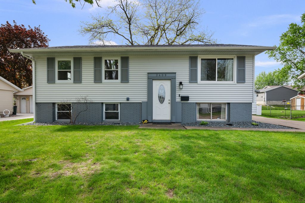3409 W Garfield Street, Davenport, IA 52804