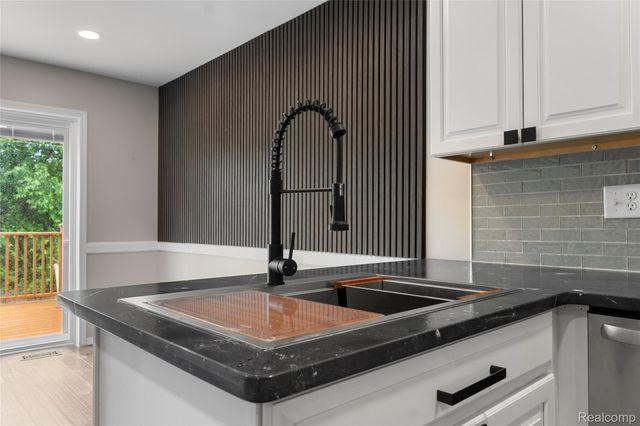 24790 Ashley Court, Redford Charter Township, MI 48239